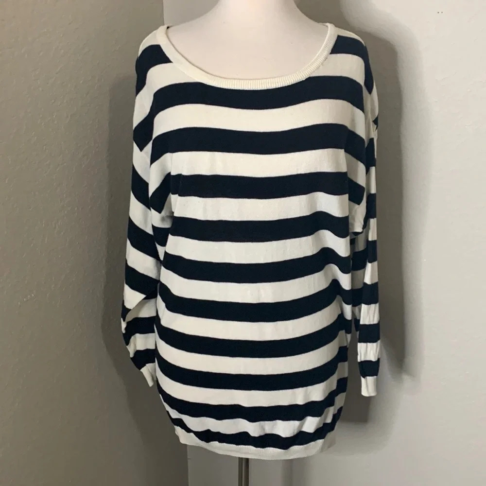 DIVIDED black & white striped sweater